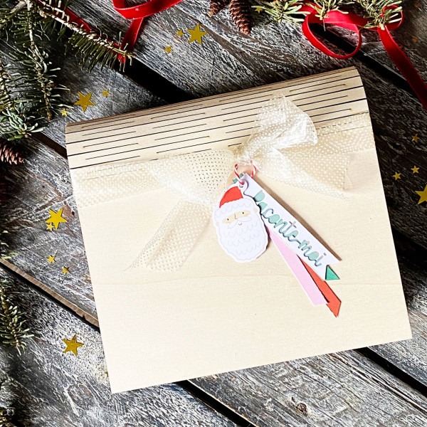 Kit Mini Album «&nbsp;Mon carnet enchanté : souvenirs et traditions de décembre&nbsp;» + classeur en Bois par Virginie