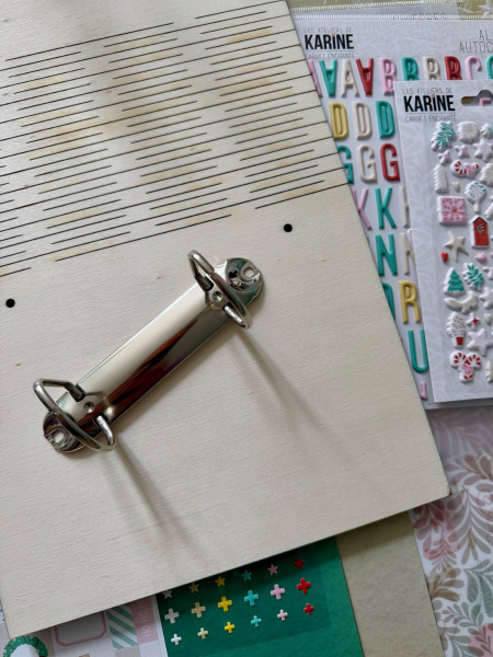 Kit Mini Album «&nbsp;Mon carnet enchanté : souvenirs et traditions de décembre&nbsp;» + classeur en Bois par Virginie - visuel 2