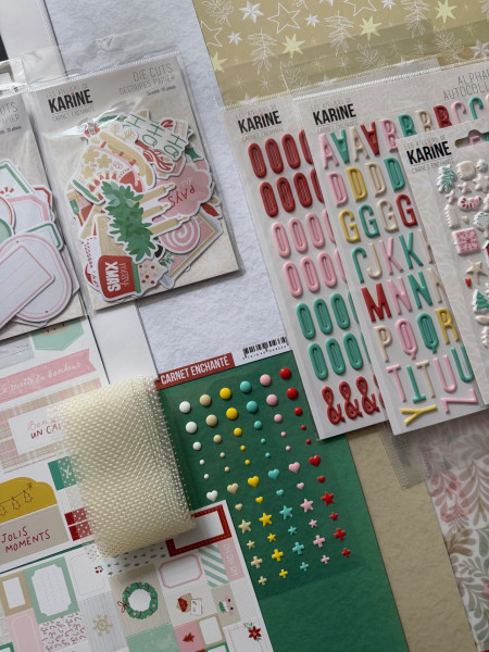 Kit Mini Album «&nbsp;Mon carnet enchanté : souvenirs et traditions de décembre&nbsp;» + classeur en Bois par Virginie - visuel 4